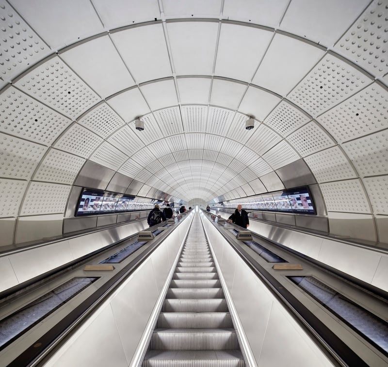 18021_Elizabeth_line_Bond_Street_N18_a3