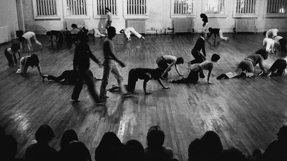 Simone Forti, Planet (performance view) (1976). Image courtesy of The Box, Los Angeles. Photo by Peter Moore. 
