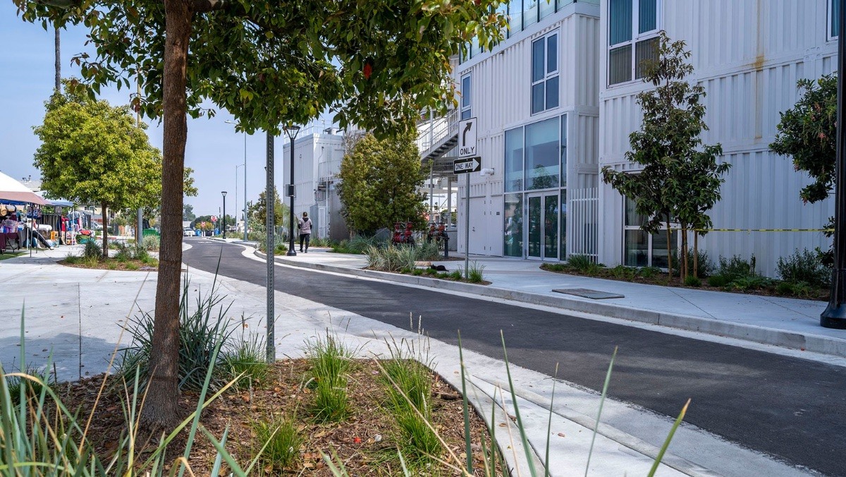 Annenberg Paseo at Isla Intersections; photo by Gabor Ekecs/Holos Communities