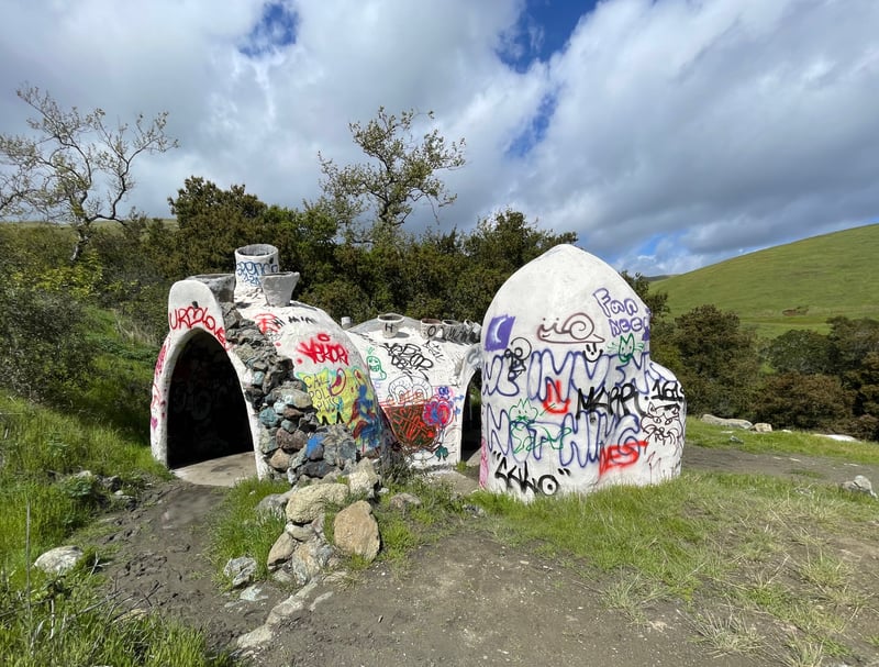 Cal Poly graveyard structure covered in graffiti, IMG_5617