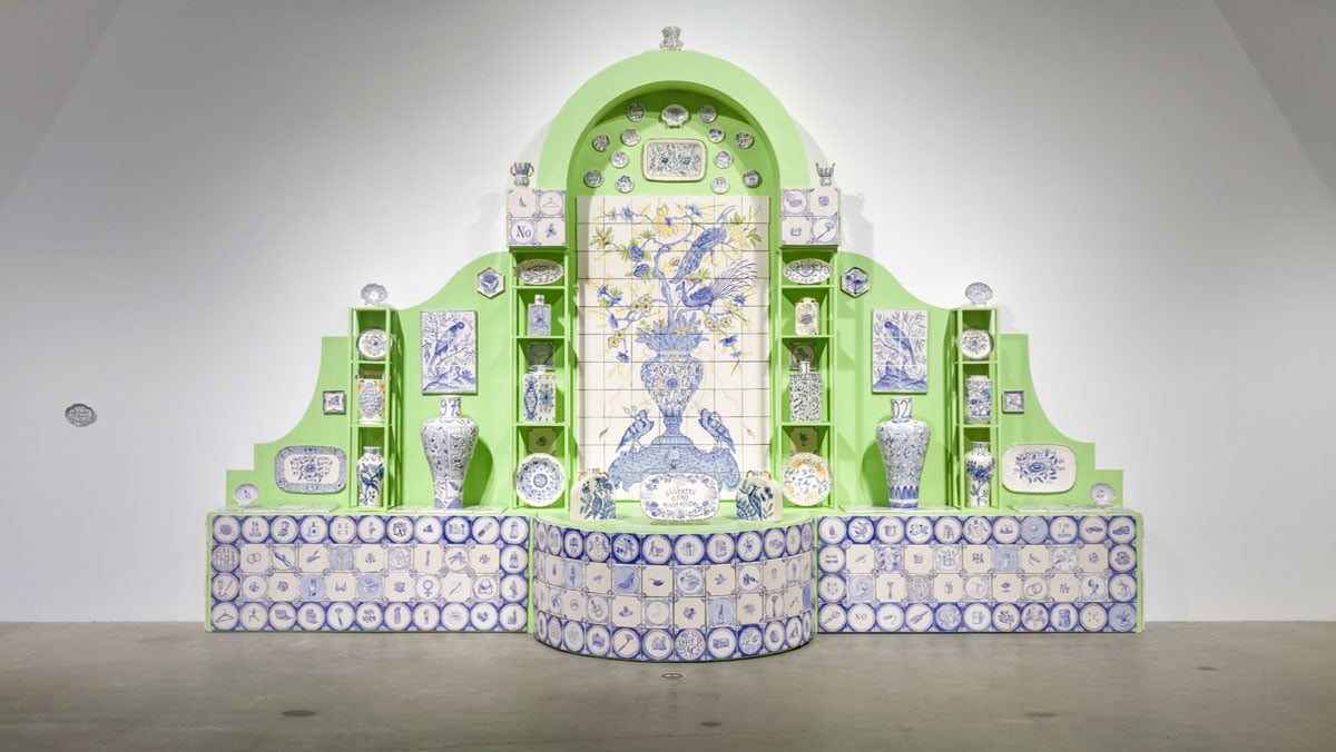 Elyse Pignolet, No Gods, No Masters (2023). Ceramic and handmade tiles with glazes and gold luster, 128 x 204 inches. Image courtesy of the artist and City of Los Angeles Department of Cultural Affairs / Los Angeles Municipal Art Gallery. Photo by Jeff McLane.