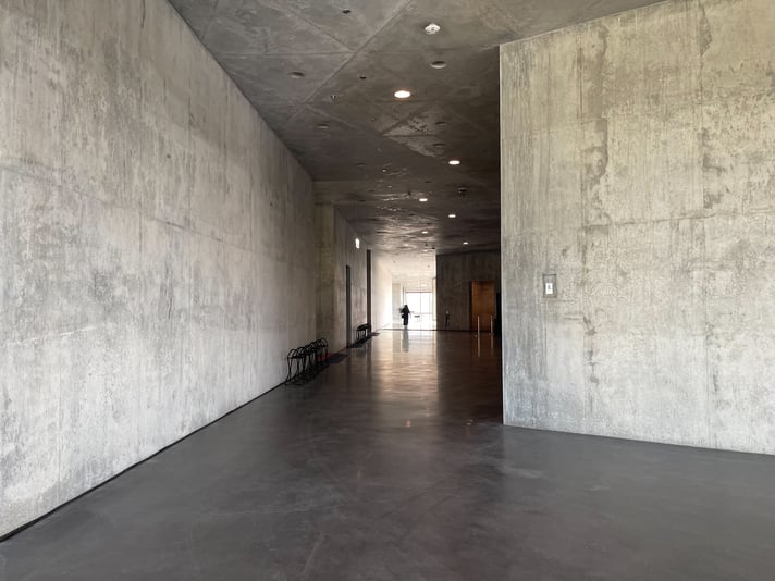 Geffen Galleries, empty hallway, one women, IMG_2622