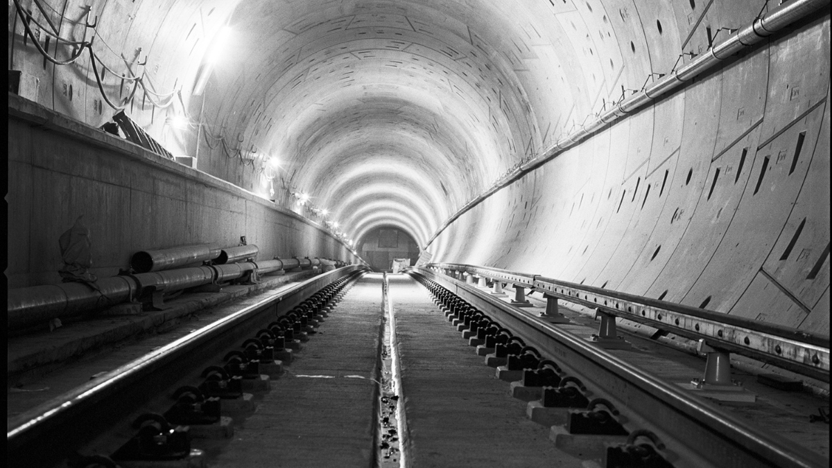 La Cienega tunnel, 2024, photo by Ken Karagozian, cropped