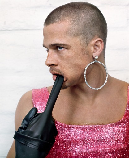 Mark Seliger_Brad Pitt (Pink Dress), 1998, ©Mark Seliger, courtesy of Fahey-Klein