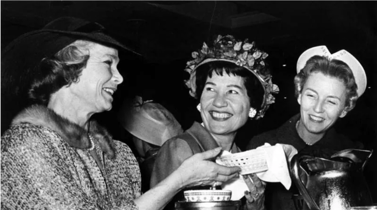 Cocktails and a luncheon preceded a fashion show at the San Fernando Valley Volunteer League's 1961 Arts and Artists gala. Photo courtesy of LA Public Library Archives.