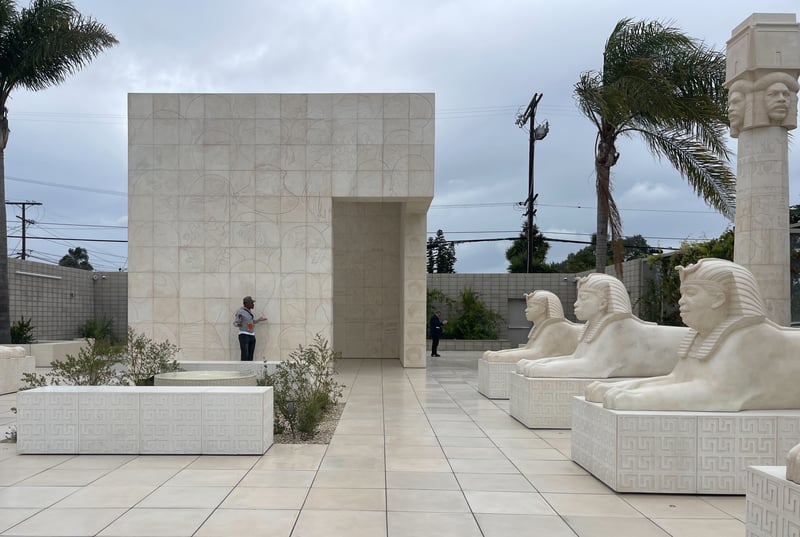 Sister dreamer, two men, IMG_7678