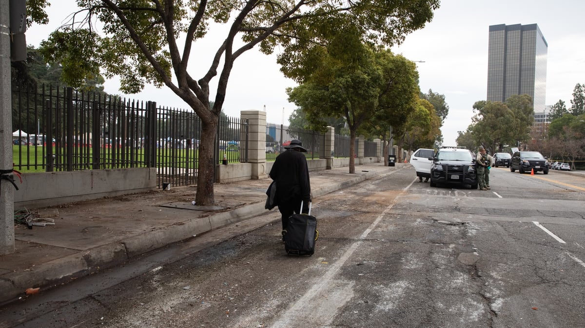 The sidewalk on San Vicente Boulevard the day after the Veterans Row homeless camp was cleared. Photo by Zaydee Sanchez.