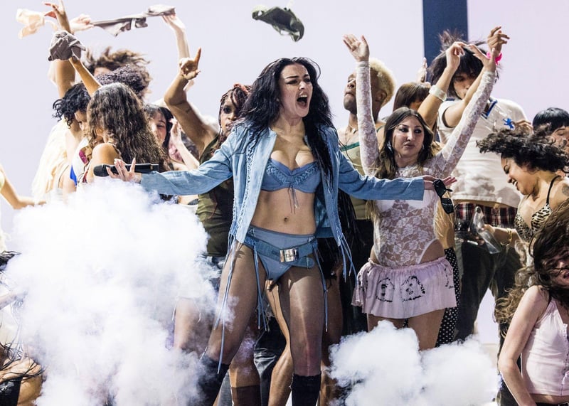 charli-xcx-2025-grammys-performance-rave