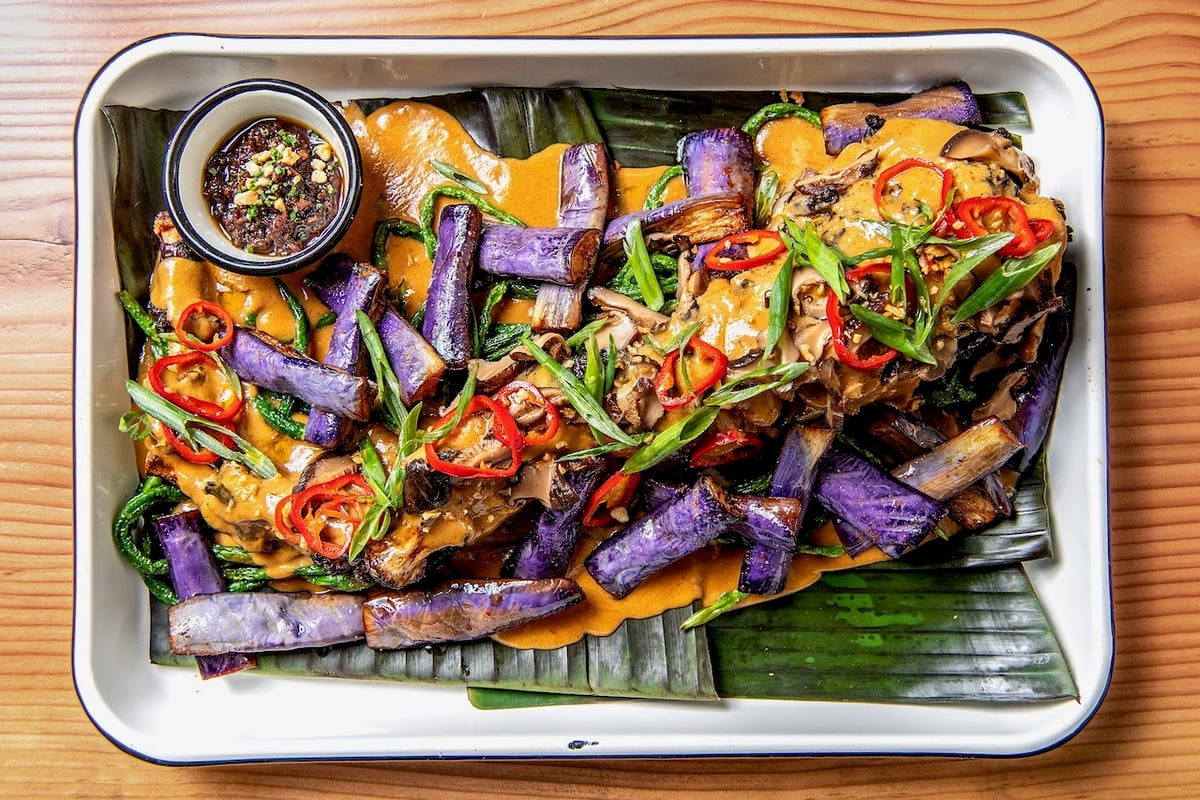 Lord Maynard Llera began cooking in his garage in La Cañada Flintridge before serving up dishes like this oxtail kare kare in his Melrose Hill restaurant. Photo by Mariah Tauger/Los Angeles Times © 2022.