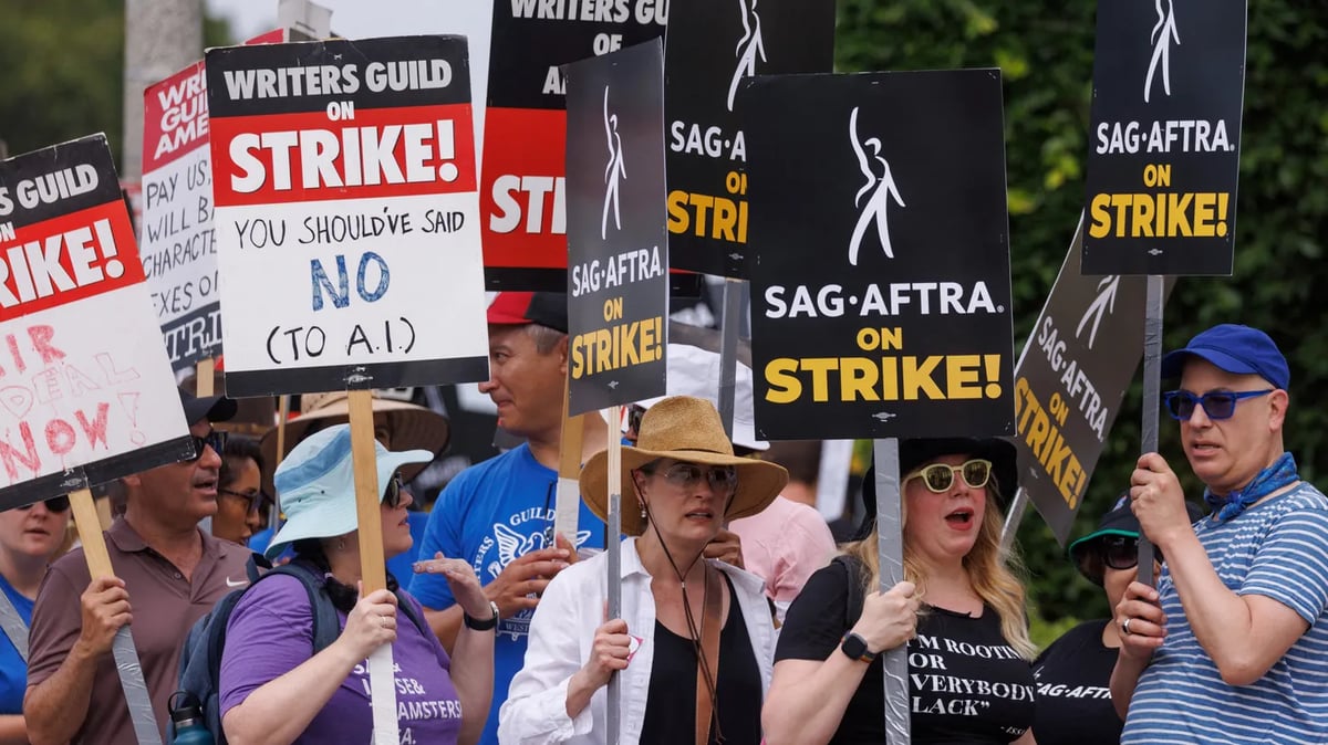 SAG-AFTRA actors and WGA writers walk the picket line in front of Paramount Studios in Los Angeles, July 17, 2023. Credit: REUTERS/Mike Blake.
